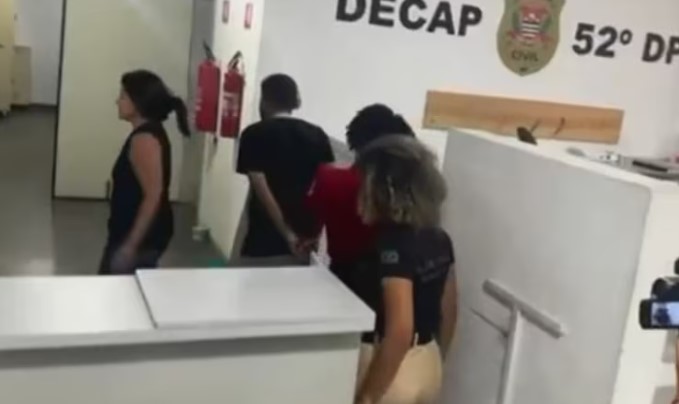 Homem investigado por estupro de colegas de trabalho é preso em shopping na zona leste de São Paulo homem-investigado-por-estupro-de-colegas-de-trabalho-e-preso-em-shopping-na-zona-leste-de-sao-paulo