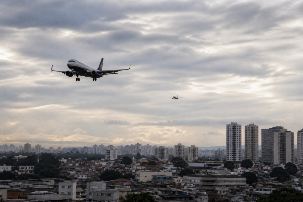 FAB investiga aproximação crítica entre aviões no espaço aéreo de São Paulo fab-investiga-aproximacao-critica-entre-avioes-no-espaco-aereo-de-sao-paulo
