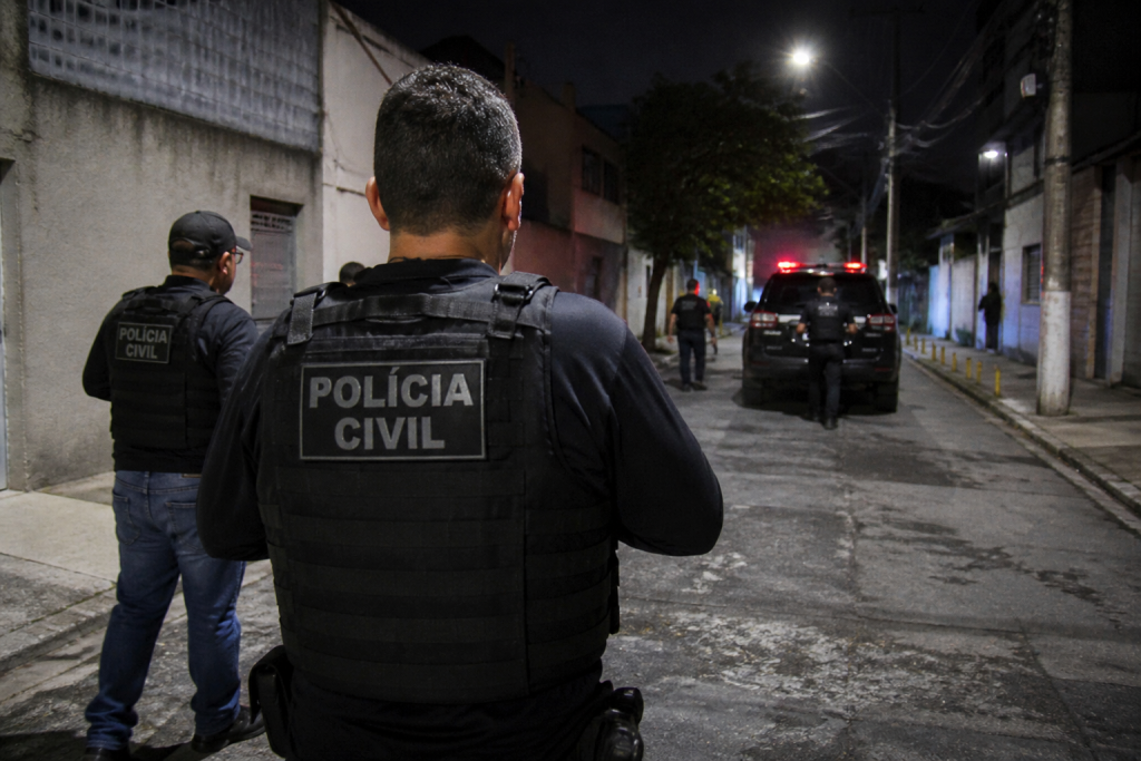 Três adolescentes são apreendidos por estupro de duas crianças na Zona Leste de São Paulo tres-adolescentes-sao-apreendidos-por-estupro-de-duas-criancas-na-zona-leste-de-sao-paulo