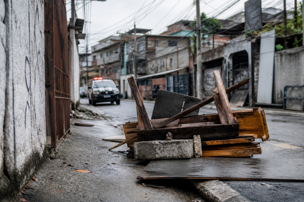 policia-militar-remove-barricadas-ilegais-em-paraisopolis-durante-operacao-de-seguranca