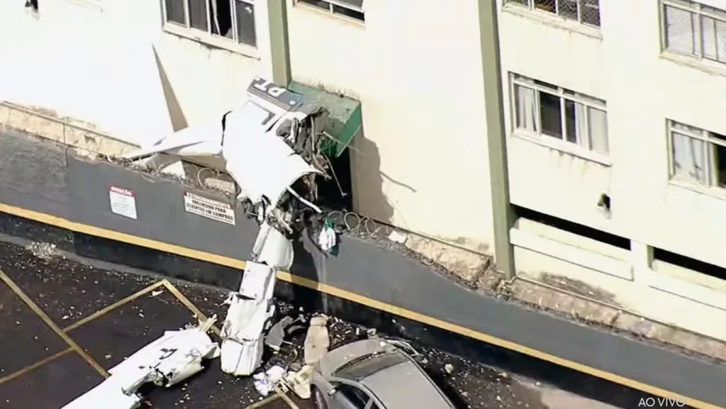 aviao-colide-com-predio-e-deixa-tres-mortos-em-belo-horizonte