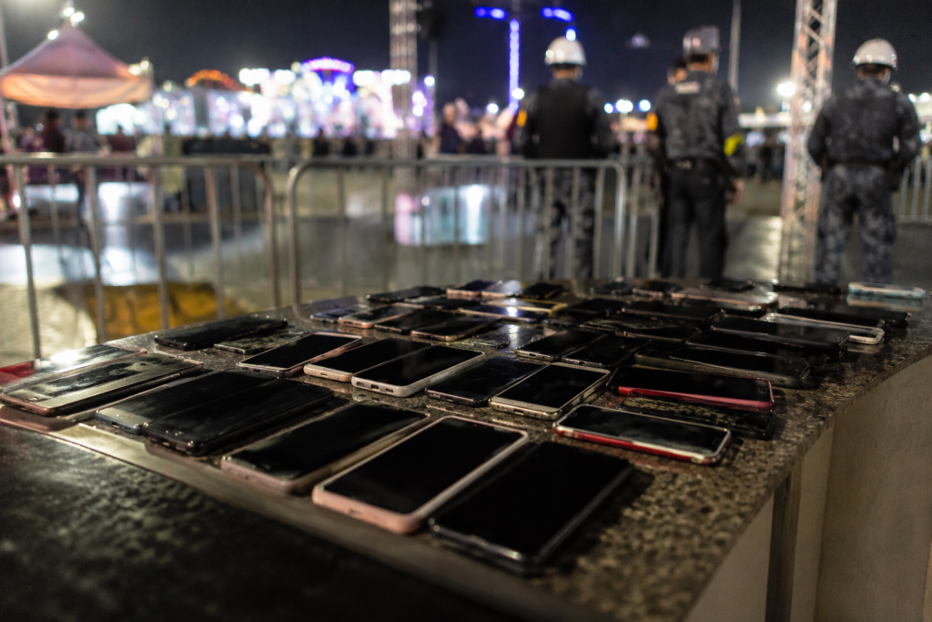 policia-militar-recupera-mais-de-30-celulares-furtados-durante-festival-de-musica-em-sao-paulo