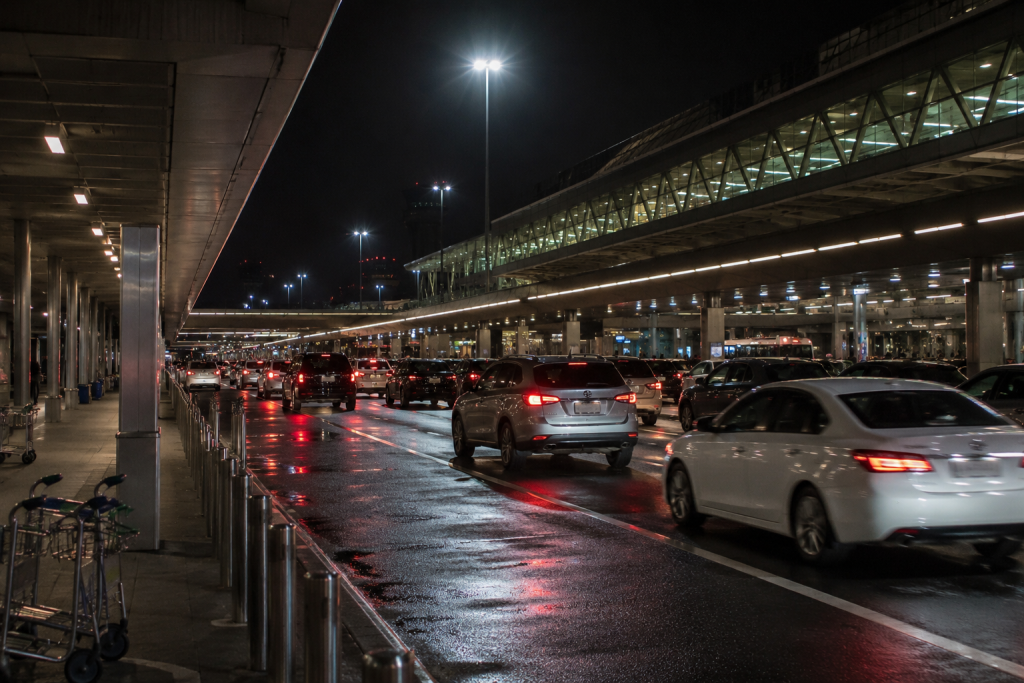 briga-entre-taxistas-e-motoristas-de-aplicativo-deixa-homem-ferido-no-aeroporto-de-guarulhos