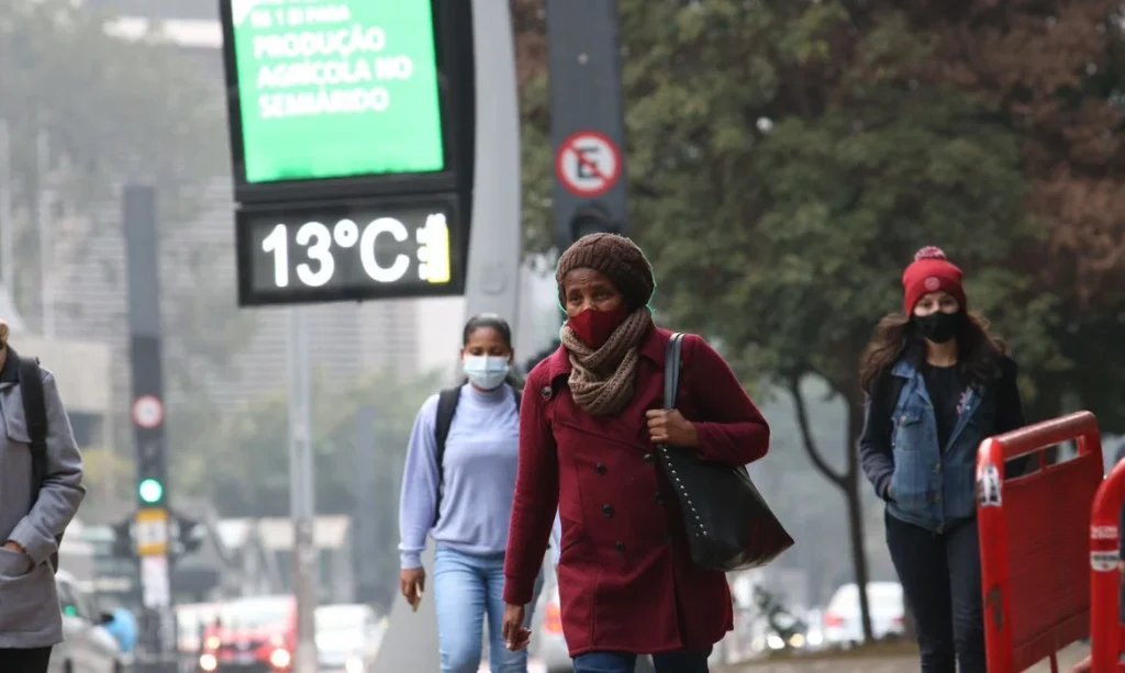 Primeira onda de frio de 2026 derruba temperaturas abaixo de zero no Sul e leva geada a São Paulo primeira-onda-de-frio-de-2026-derruba-temperaturas-abaixo-de-zero-no-sul-e-leva-geada-a-sao-paulo