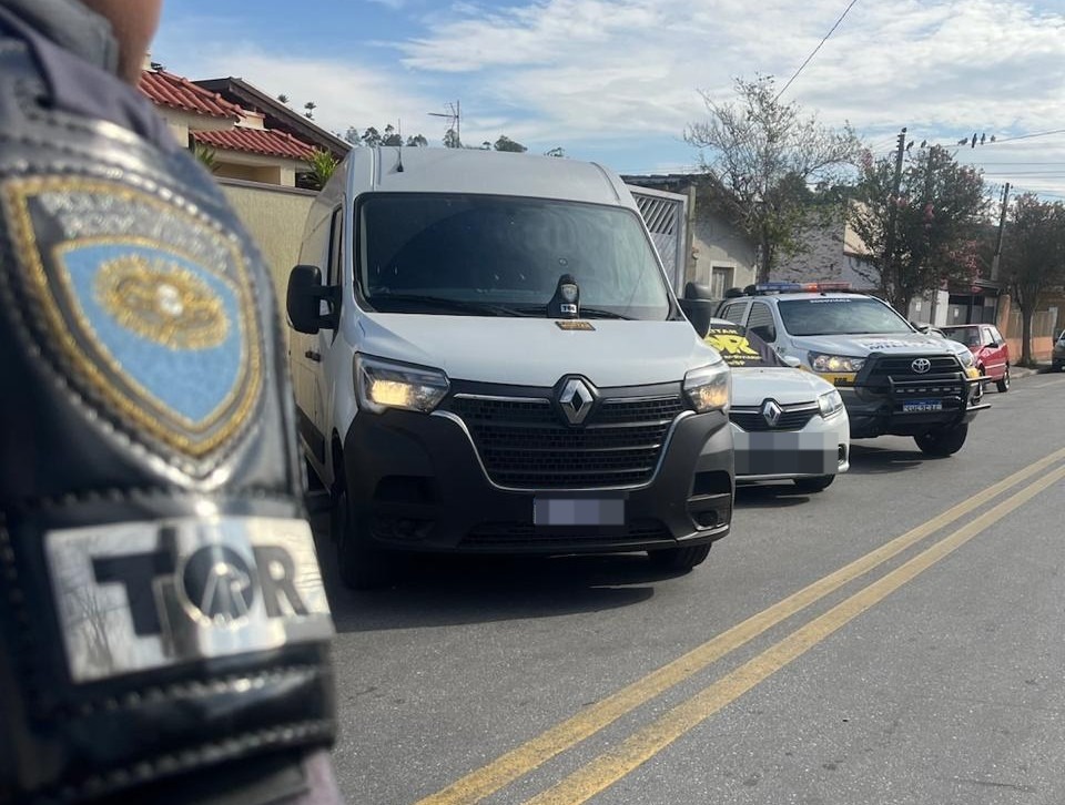 PM RODOVIÁRIA PRENDE TRIO E RECUPERA CARGA HOSPITALAR AVALIADA EM R$ 3 MILHÕES pm-rodoviaria-prende-trio-e-recupera-carga-hospitalar-avaliada-em-r$-3-milhoes