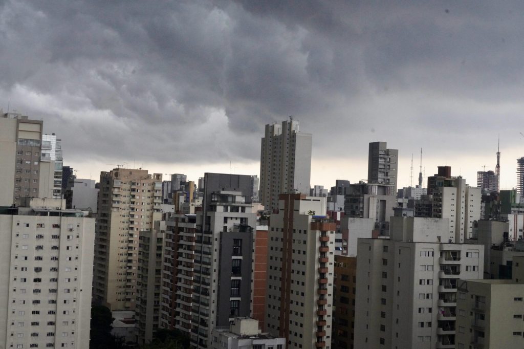 sao-paulo-tera-frente-fria-e-chuva-ate-domingo