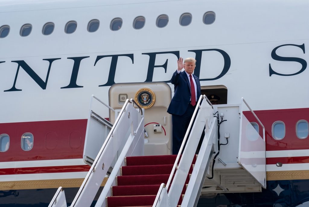 novo-air-force-one-realiza-o-primeiro-voo-com-donald-trump