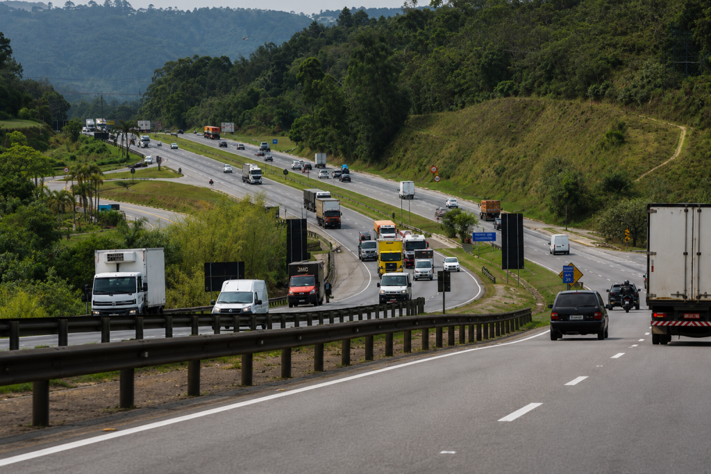 Polícia Rodoviária reforça fiscalização nas estradas de SP durante o feriado policia-rodoviaria-reforca-fiscalizacao-nas-estradas-de-sp-durante-o-feriado