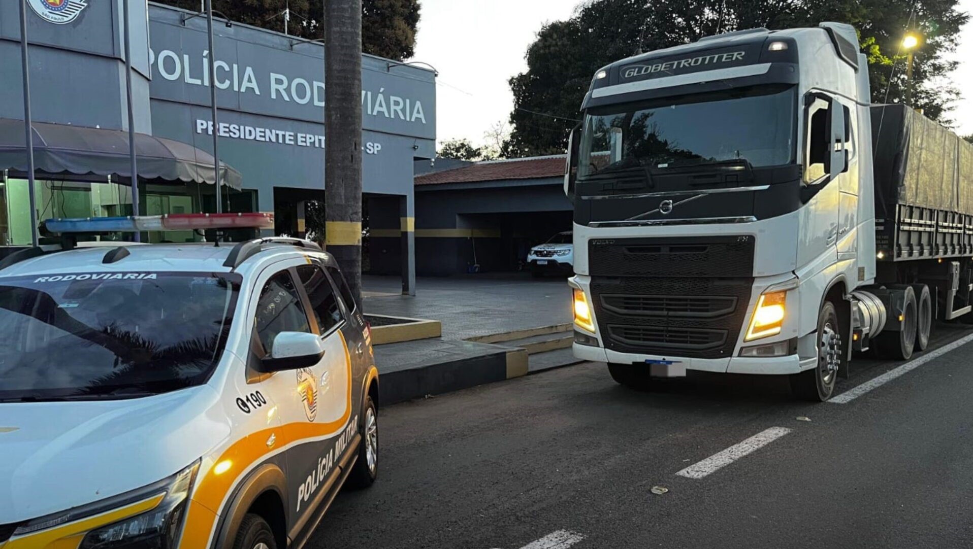 policia-rodoviaria-recupera-caminhao-roubado-e-prende-receptador-em-presidente-epitacio