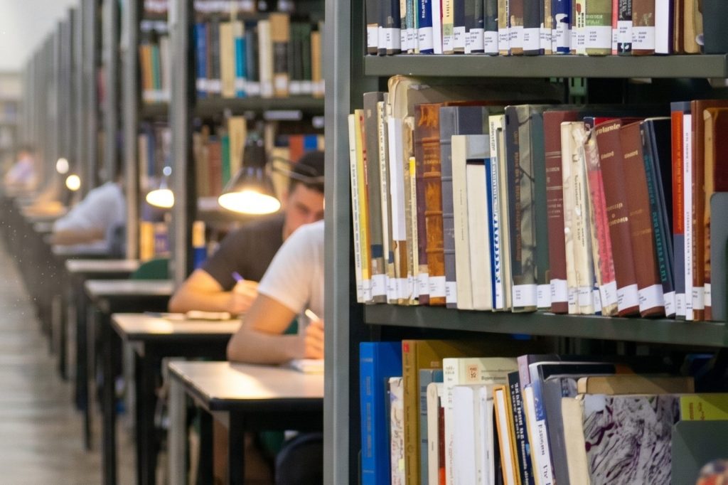 USP ABRE INSCRIÇÕES PARA CURSO GRATUITO QUE PREPARA ESTUDANTES DE PÓS-GRADUAÇÃO PARA PROFICIÊNCIA EM INGLÊS usp-abre-inscricoes-para-curso-gratuito-que-prepara-estudantes-de-pos-graduacao-para-proficiencia-em-ingles